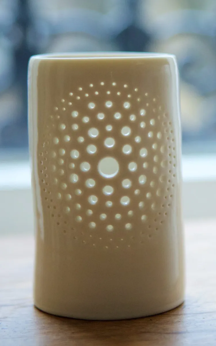 Dandelion maxi porcelain tealight holder - Luna Lightning